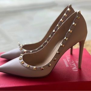Valentino Garavani Nappa Rockstud 100mm Pumps size 39.5 (9) color Poudre